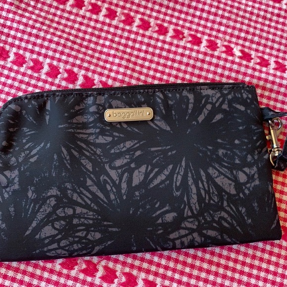 Baggallini wristlet /wallet black & gray - Picture 1 of 4